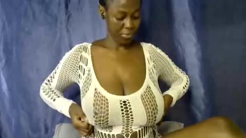 Snapshot of malaika_musa chatting on 05.25.26 malaika_musa online show from 05.25.26