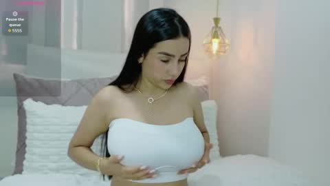 Snapshot of malak_haddad chatting on 03.13.26 Malak Haddad online show from 03.13.26