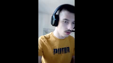 Snapshot of male20y chatting on 05.22.26 male20y online show from 05.22.26