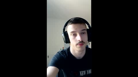 Snapshot of male20y chatting on 05.27.26 male20y online show from 05.27.26