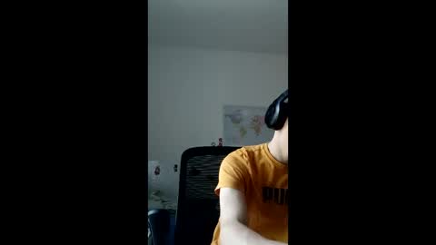 Snapshot of male20y chatting on 05.28.26 male20y online show from 05.28.26