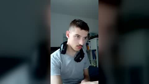 Snapshot of male20y chatting on 06.24.26 male20y online show from 06.24.26