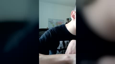 Snapshot of male20y chatting on 06.25.26 male20y online show from 06.25.26