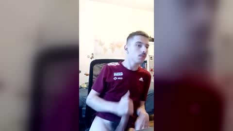 Snapshot of male20y chatting on 07.23.26 male20y online show from 07.23.26