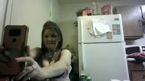 Snapshot of malinda702 chatting on 01.24.25 malinda702 online show from 01.24.25