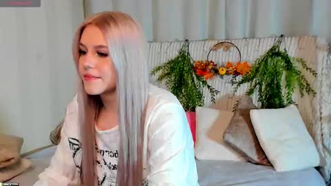 Snapshot of malisha_kiss chatting on 10.29.25 Masha online show from 10.29.25