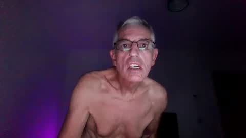 Snapshot of malkie55 chatting on 10.11.25 malkie55 online show from 10.11.25