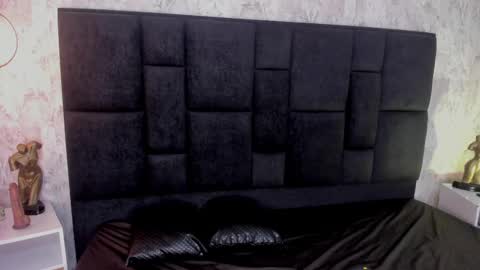 Snapshot of mallory_dietlinde chatting on 02.14.25 mallory_dietlinde online show from 02.14.25