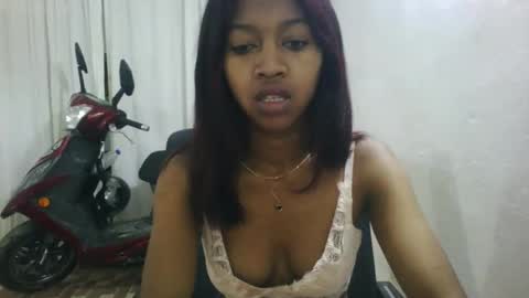 Snapshot of malluna4 chatting on 04.25.26 Malluna online show from 04.25.26