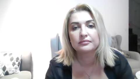 Snapshot of malorine chatting on 11.16.25 malorine online show from 11.16.25