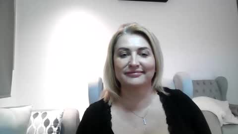 Snapshot of malorine chatting on 11.20.25 malorine online show from 11.20.25