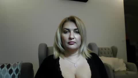 Snapshot of malorine chatting on 11.21.25 malorine online show from 11.21.25