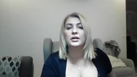 Snapshot of malorine chatting on 11.25.25 malorine online show from 11.25.25