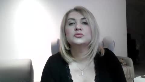 Snapshot of malorine chatting on 12.18.25 malorine online show from 12.18.25