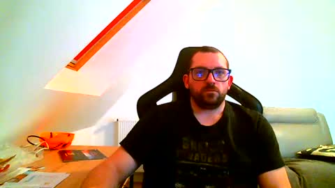 Snapshot of malou2927 chatting on 12.14.24 breton online show from 12.14.24