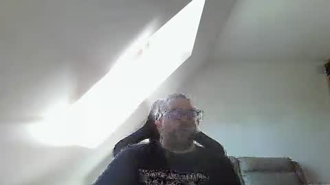 Snapshot of malou2927 chatting on 10.17.25 breton online show from 10.17.25