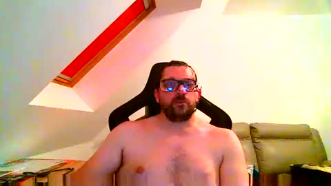 Snapshot of malou2927 chatting on 10.26.25 breton online show from 10.26.25