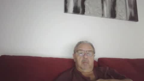 Snapshot of mambow99 chatting on 10.18.25 OLDMANFREE online show from 10.18.25
