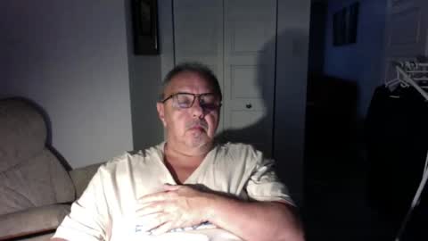 Snapshot of mambow99 chatting on 11.09.25 OLDMANFREE online show from 11.09.25