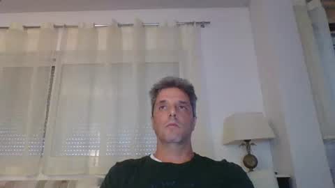 Snapshot of man211172 chatting on 10.04.25 man211172 online show from 10.04.25