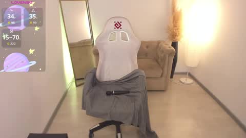 manic_pixie_ online show from 04.08.26