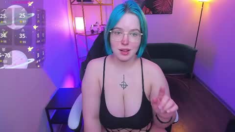 Snapshot of manic_pixie_ chatting on 05.20.26 manic_pixie_ online show from 05.20.26