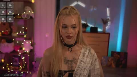 Snapshot of manifreyja chatting on 05.05.26 Amelie online show from 05.05.26