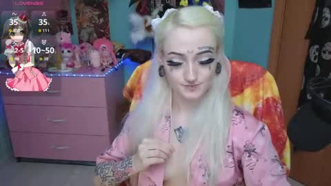Snapshot of manuela_unicorn chatting on 05.24.26 Manuela online show from 05.24.26
