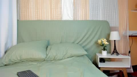 Manuela online show from 04.14.26