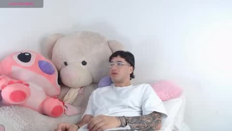 Snapshot of manuelr77 chatting on 05.16.26 Manuel online show from 05.16.26