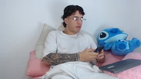 Snapshot of manuelr77 chatting on 05.31.26 Manuel online show from 05.31.26