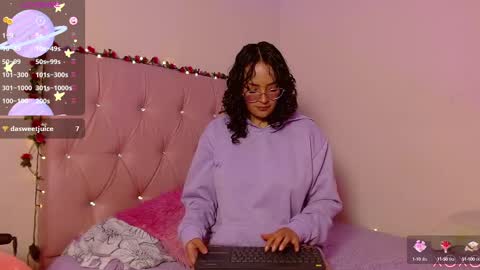 Snapshot of manumeow_ chatting on 03.08.25 Manu online show from 03.08.25