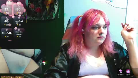 Snapshot of maplebeesticky chatting on 01.22.25 Maple online show from 01.22.25