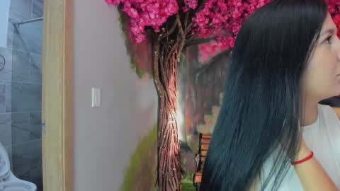 Mara Hanson online show from 12.17.25