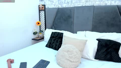 Maray Lous  online show from 11.27.25