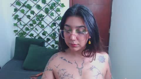 Snapshot of marce_bunny chatting on 11.08.25 Marcela online show from 11.08.25