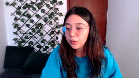 Snapshot of marce_bunny chatting on 12.05.25 Marcela online show from 12.05.25