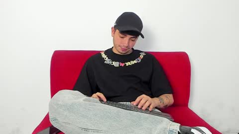 Snapshot of marcos_0212 chatting on 12.09.24 Marcos online show from 12.09.24