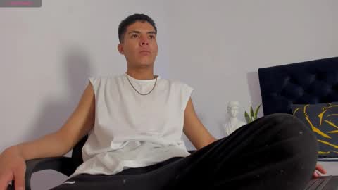 Snapshot of marcus_moreno chatting on 11.22.25 marcus_moreno online show from 11.22.25