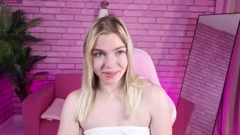 Snapshot of margo_robbbie chatting on 11.04.25 margo_robbbie online show from 11.04.25