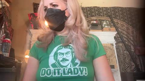 Elle online show from 10.31.25