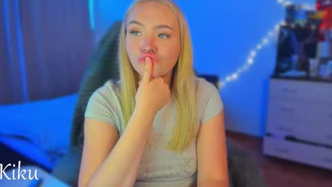 Snapshot of mari_kiku chatting on 10.10.25 Kiku and Marii - online show from 10.10.25