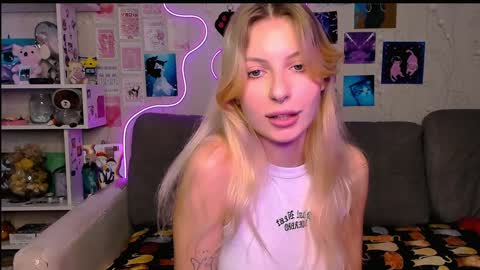 Snapshot of maria_hunt chatting on 12.07.24 Maria online show from 12.07.24