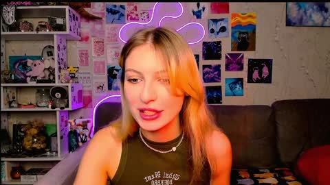 Snapshot of maria_hunt chatting on 12.12.24 Maria online show from 12.12.24