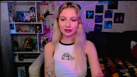 Snapshot of maria_hunt chatting on 12.19.24 Maria online show from 12.19.24