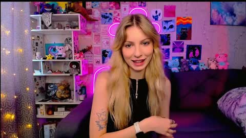 Snapshot of maria_hunt chatting on 02.08.25 Maria online show from 02.08.25