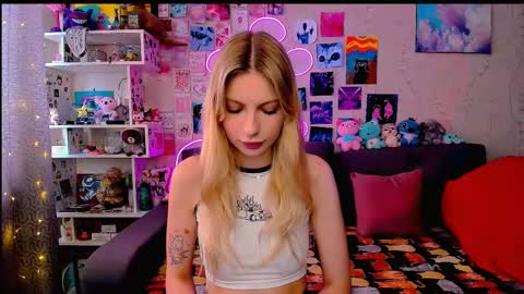 Snapshot of maria_hunt chatting on 02.18.25 Maria online show from 02.18.25