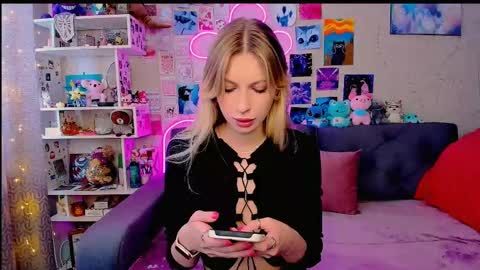 Snapshot of maria_hunt chatting on 02.27.25 Maria online show from 02.27.25