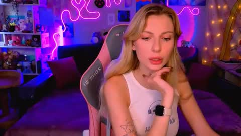 Snapshot of maria_hunt chatting on 09.26.25 Maria online show from 09.26.25