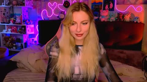 Snapshot of maria_hunt chatting on 10.07.25 Maria online show from 10.07.25